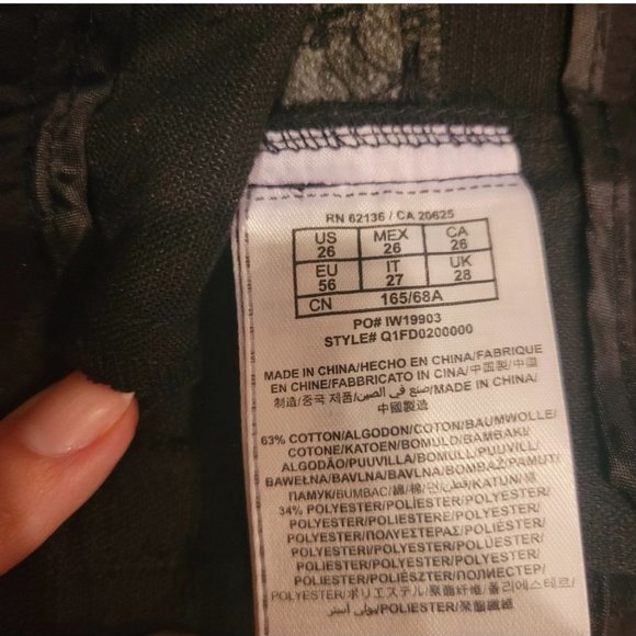 Guess shorts with belt, size 26 - Picture 6 of 8